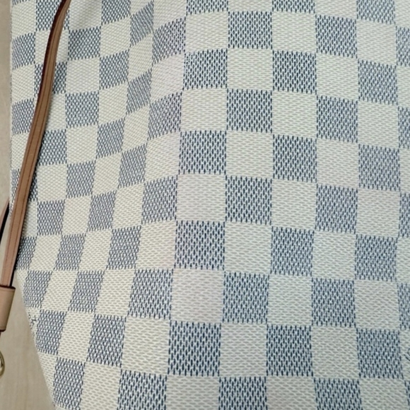 Louis Vuitton GM Neverfull Gray and Cream Checkered Tote - Picture 14 of 16